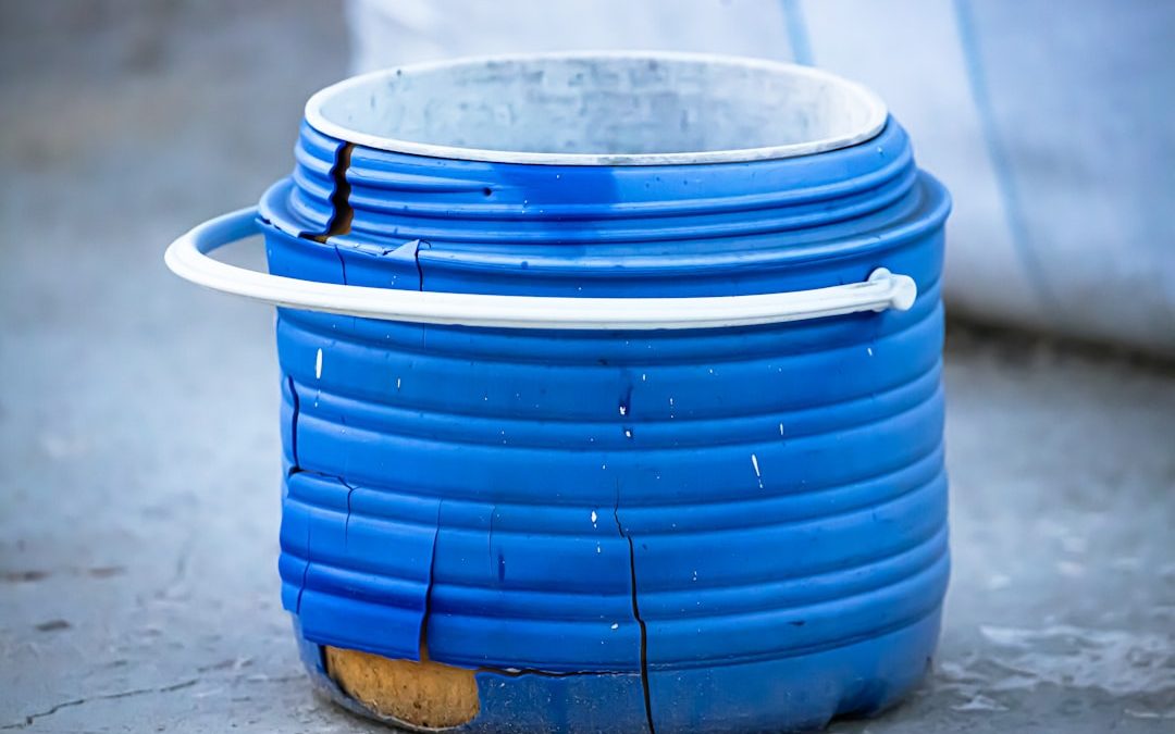Photo water filter replacement